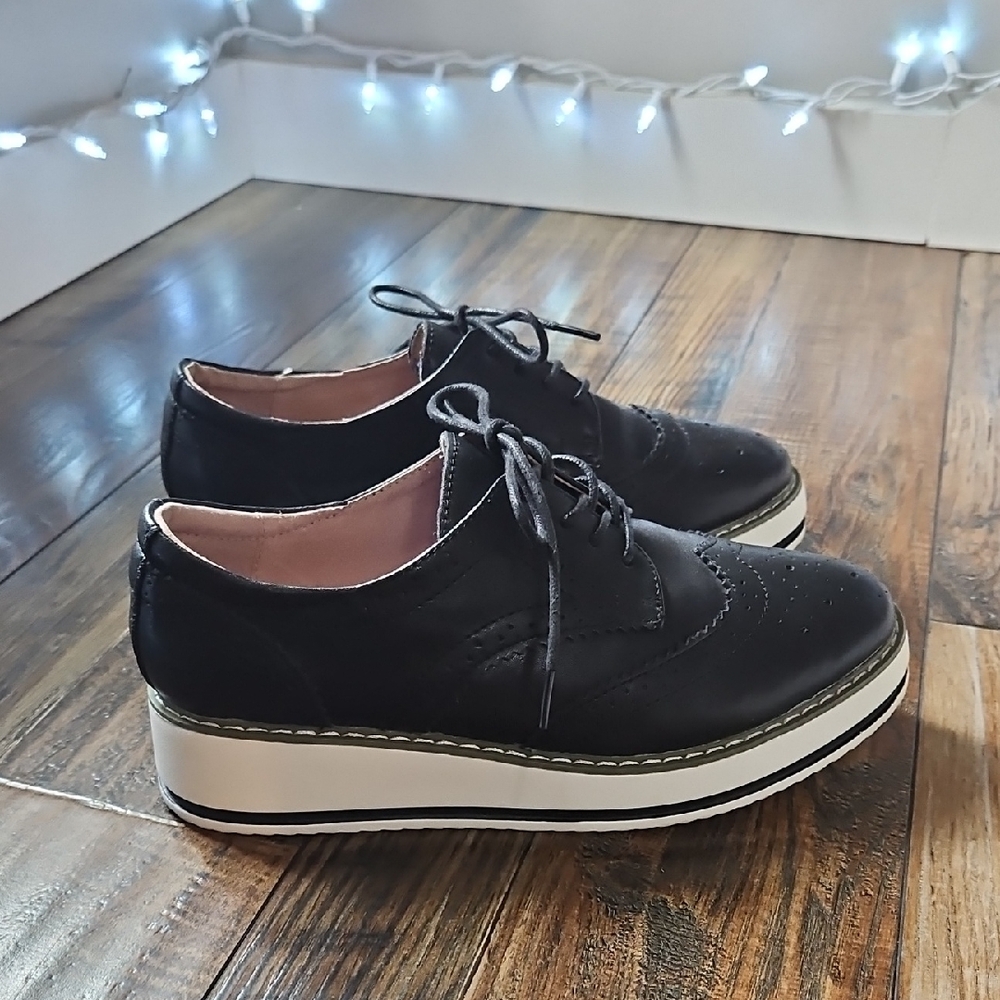 Dadawen Women's Black Platform‎ Oxfords....